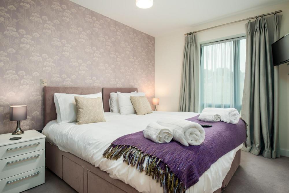 Solar Sanctuary- Skyline Balcony, City Centre, Three Floors, King Beds, Netflix And More! Bath Exterior foto