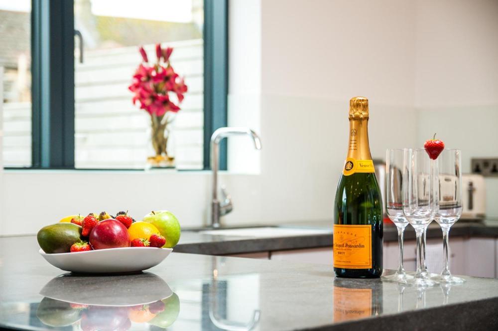 Solar Sanctuary- Skyline Balcony, City Centre, Three Floors, King Beds, Netflix And More! Bath Exterior foto